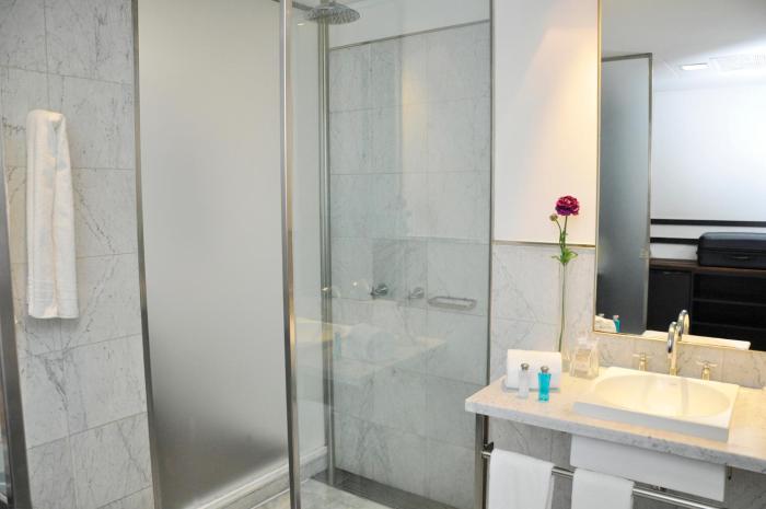 broadway hotel and suites