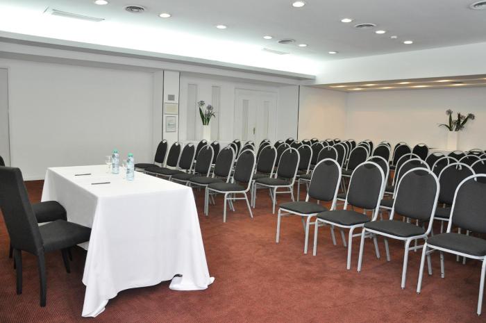 broadway hotel and suites