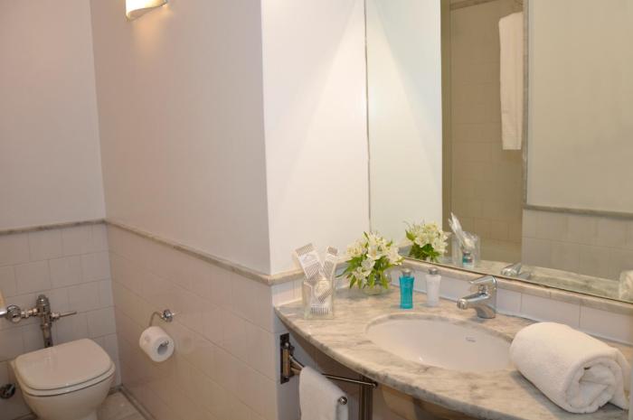 broadway hotel and suites