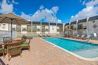 Days Inn & Suites By Wyndham Tampa Near Ybor City,Hillsborough County>>Florida,3 star