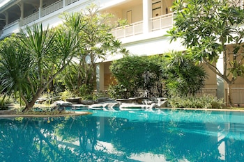 kalanan riverside resort