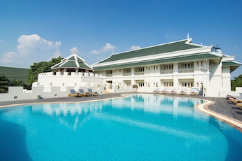 kalanan riverside resort