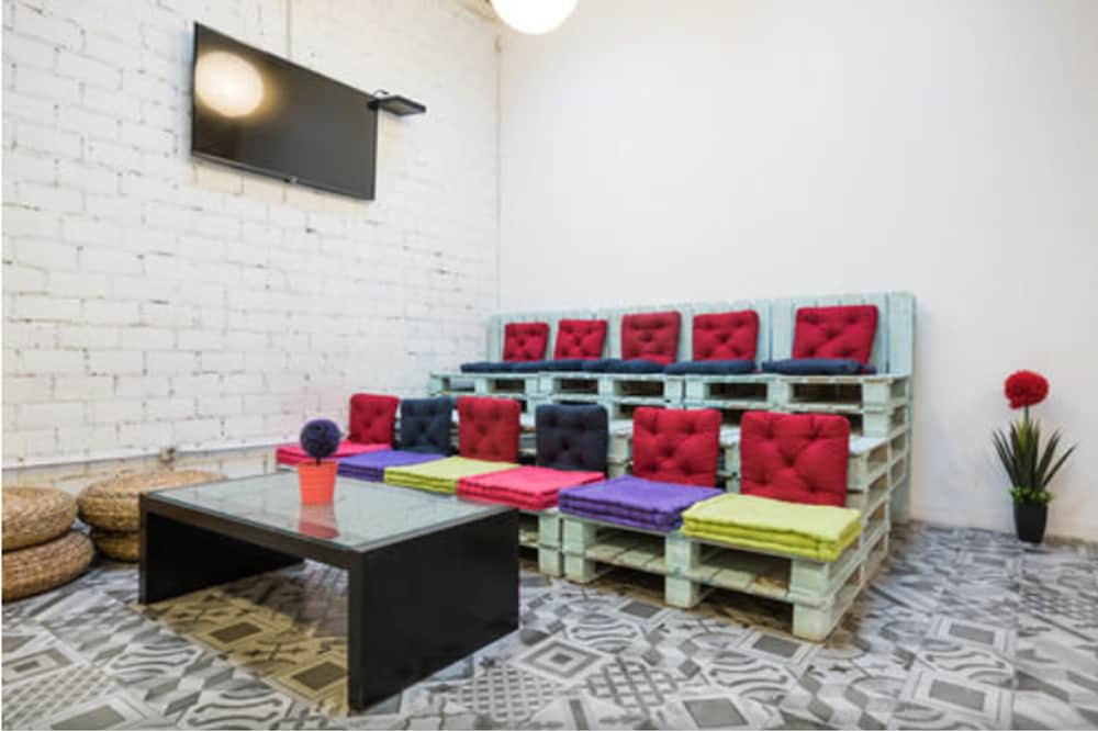 feel hostels soho malaga