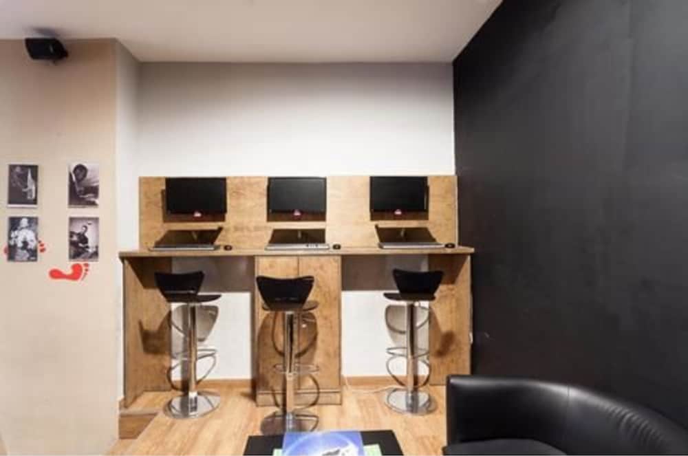 feel hostels soho malaga