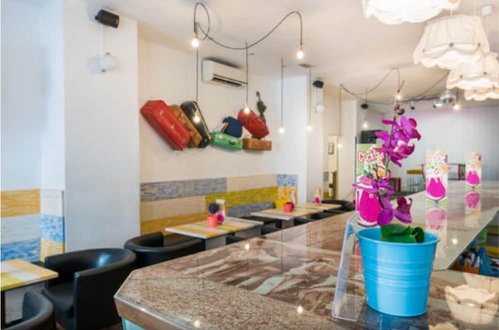 feel hostels soho malaga