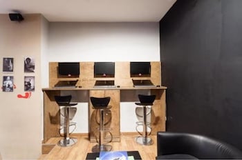 feel hostels soho malaga