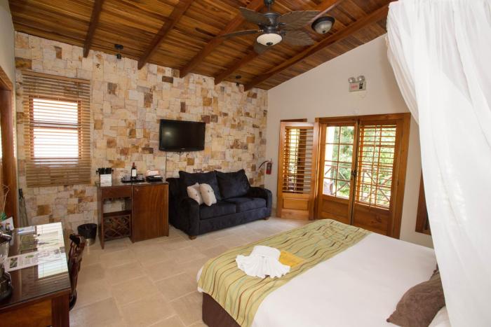 the falls resort at manuel antonio