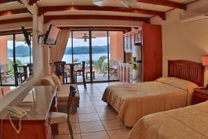 Flamingo Marina Resort,Near Flamingo Beach,3 star