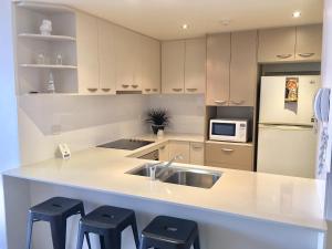 breakers north absolute beachfront apartments