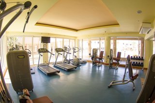 the breakers diving and surfing lodge