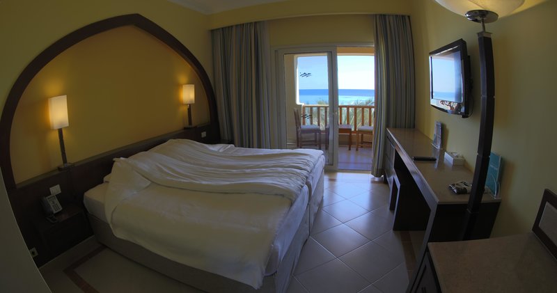 the breakers diving and surfing lodge