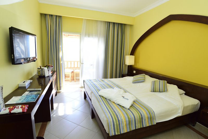 the breakers diving and surfing lodge