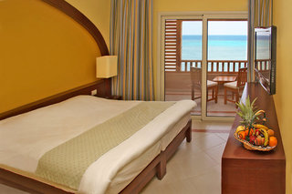 the breakers diving and surfing lodge