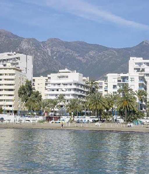 puerto azul marbella