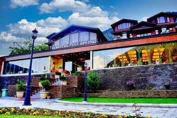 pine spring resort pahalgam duplicate