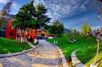 pine spring resort pahalgam duplicate