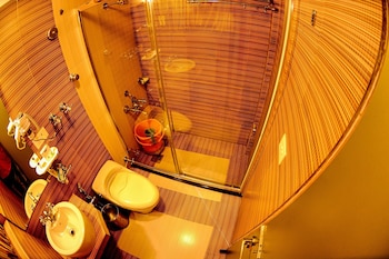 pine spring resort pahalgam duplicate