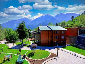 pine spring resort pahalgam duplicate