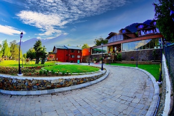 pine spring resort pahalgam duplicate