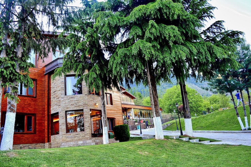 pine spring resort pahalgam duplicate