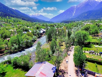 pine spring resort pahalgam duplicate