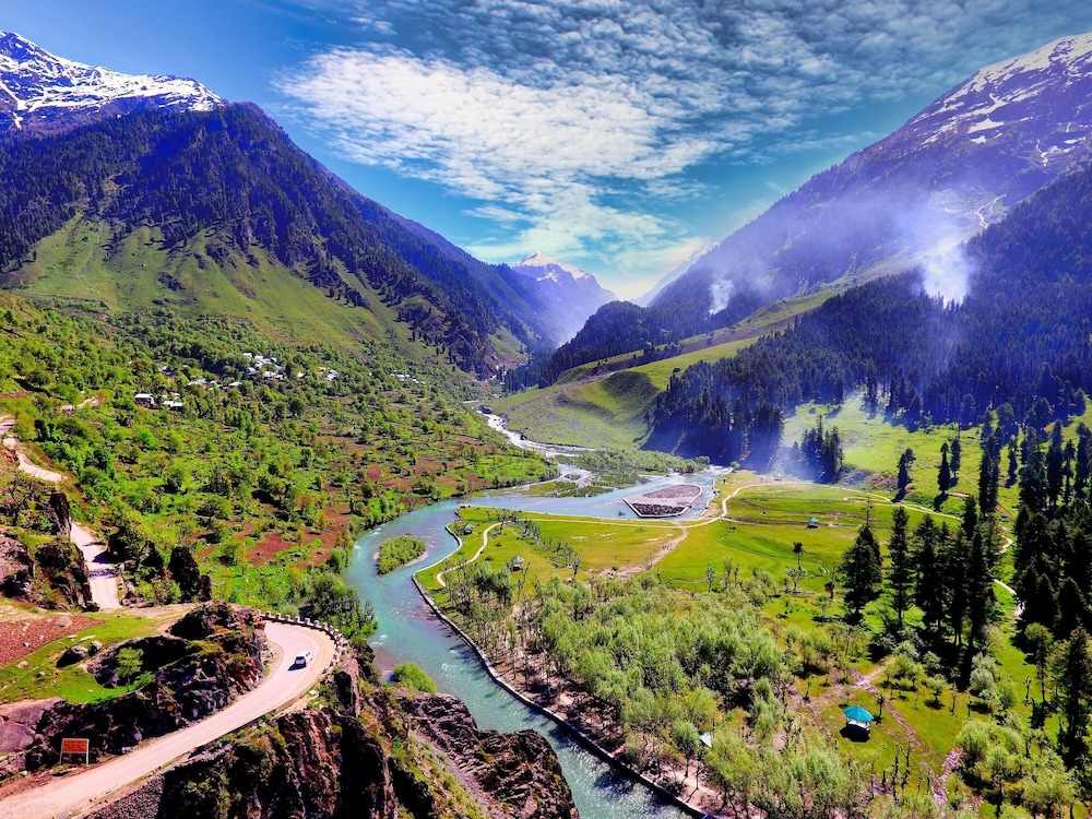 pine spring resort pahalgam duplicate