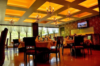 pine spring resort pahalgam duplicate