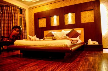 pine spring resort pahalgam duplicate