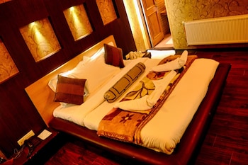 pine spring resort pahalgam duplicate