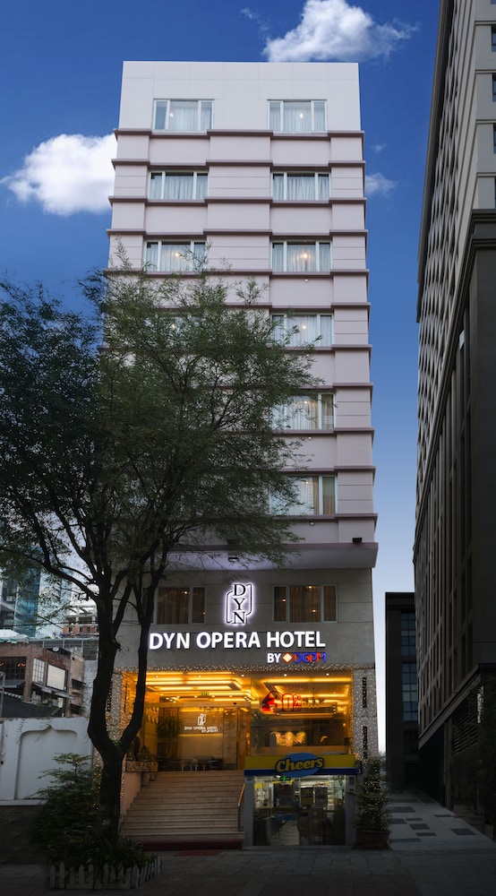 dyn opera hotel