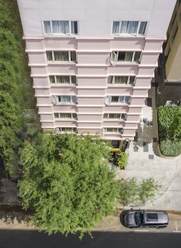 Dyn Opera Hotel,In District 1 (Bach Dang Riverside),4 star