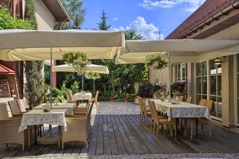 villa estera hotel and restauracja