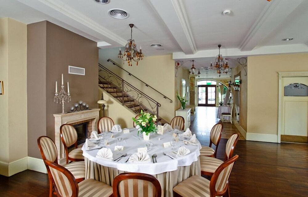 villa estera hotel and restauracja