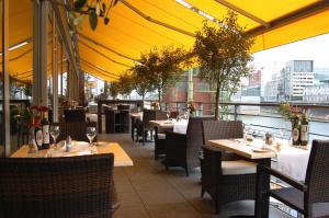 courtyard duesseldorf hafen