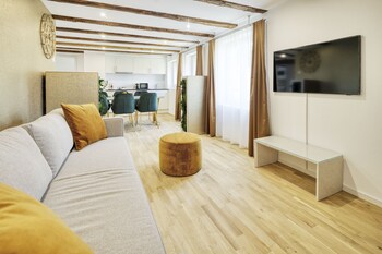 eh apartments saturn