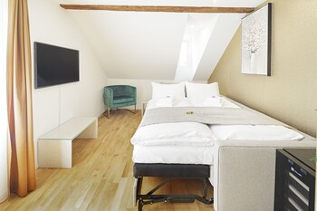 eh apartments saturn