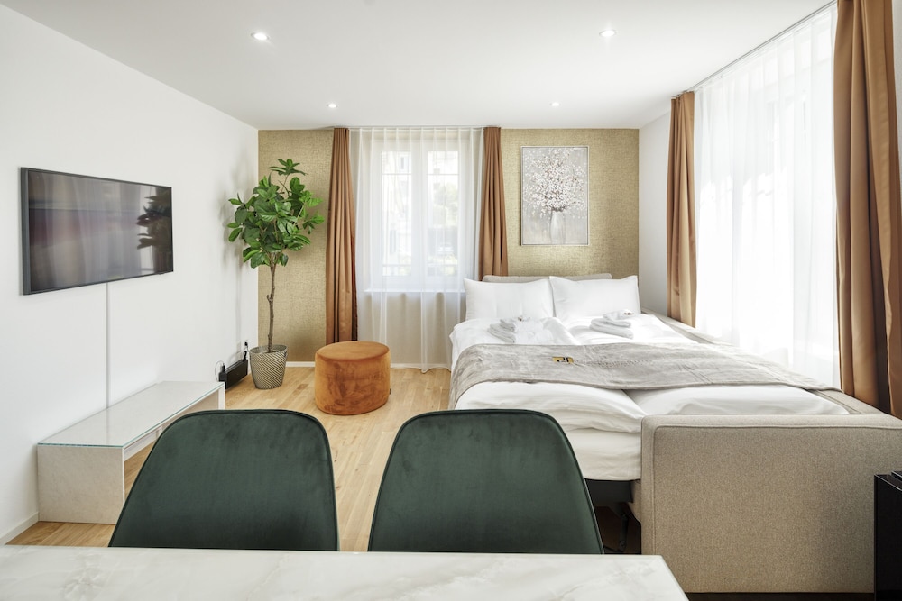 eh apartments saturn