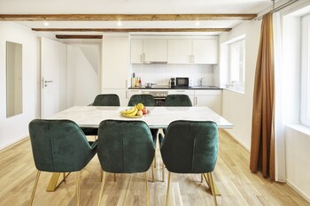 eh apartments saturn