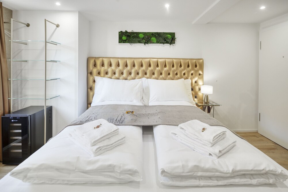 eh apartments saturn