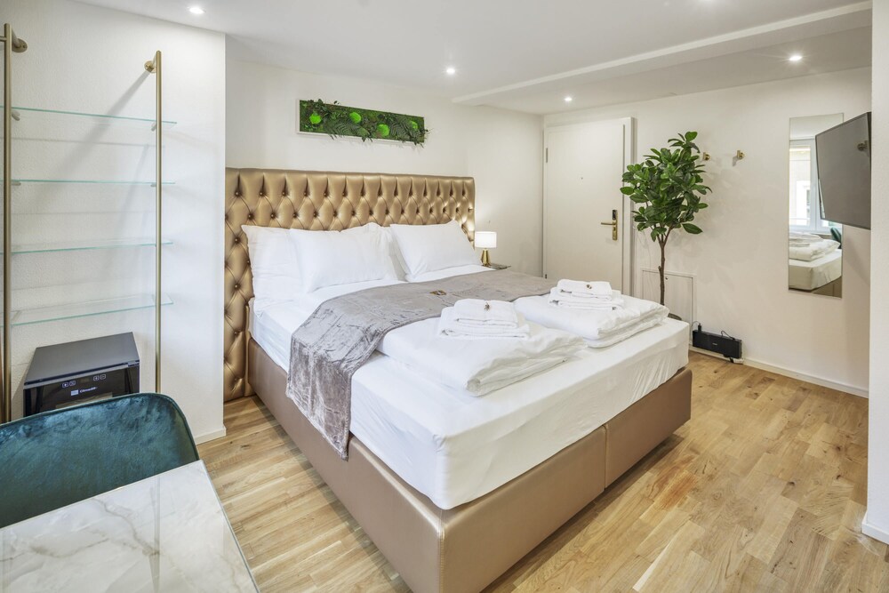 eh apartments saturn