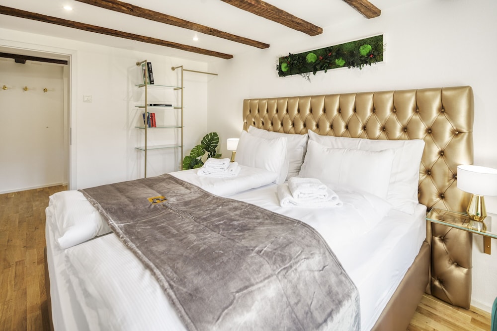 eh apartments saturn