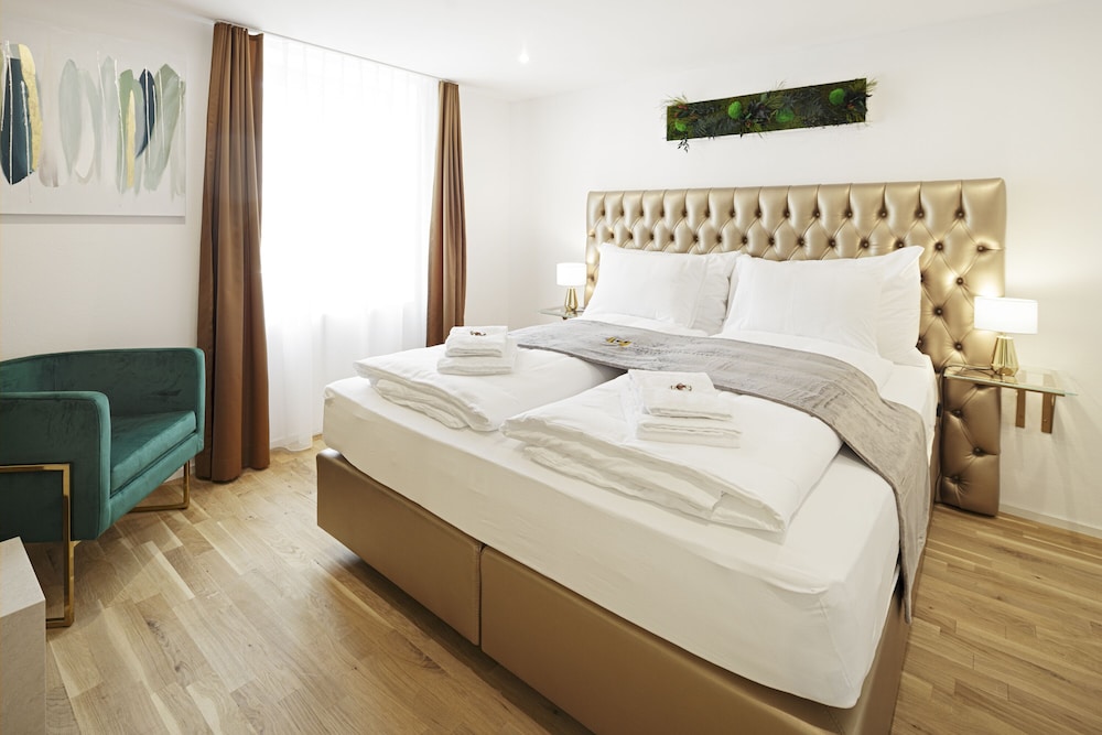 eh apartments saturn