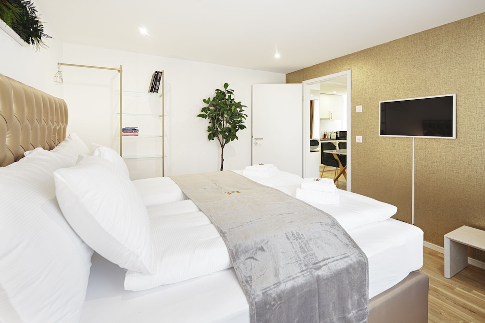 eh apartments saturn