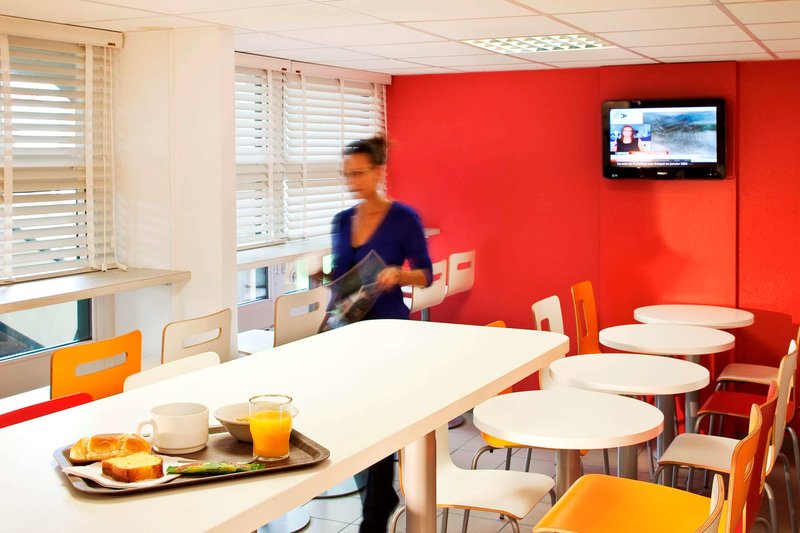 premiere classe versailles saint cyr l ecole