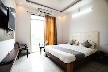 Hotel The Royal Palace,Dakan Kotra>>Udaipur,2.5 star