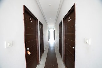 Hotel The Royal Palace,Dakan Kotra>>Udaipur,2.5 star