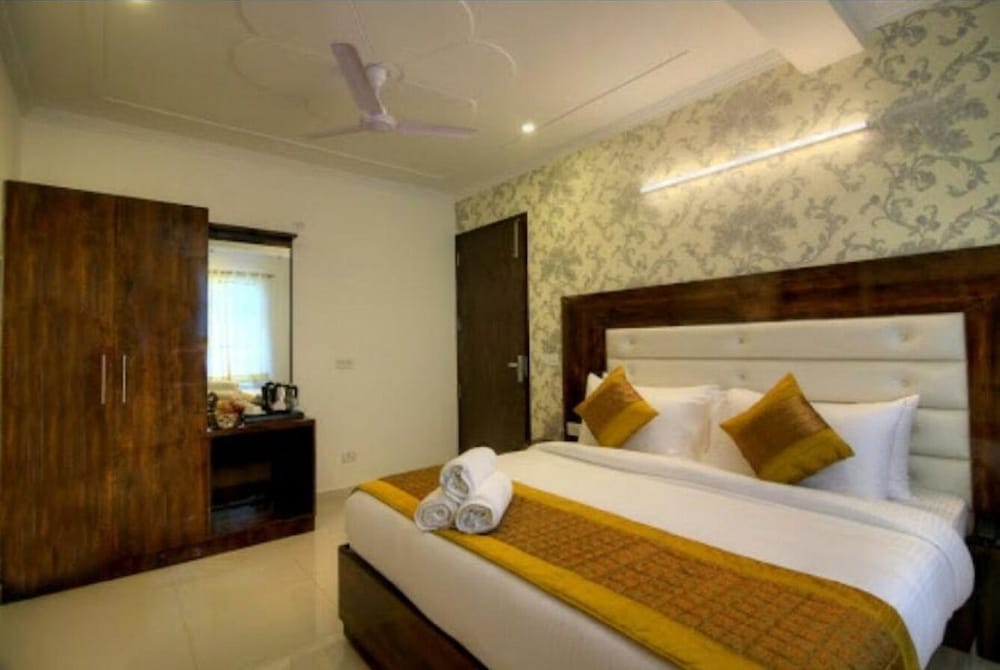 hotel ark avalon plaza delhi airport