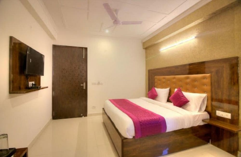 hotel ark avalon plaza delhi airport
