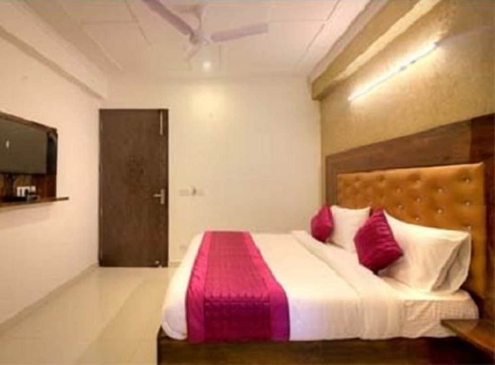 hotel ark avalon plaza delhi airport