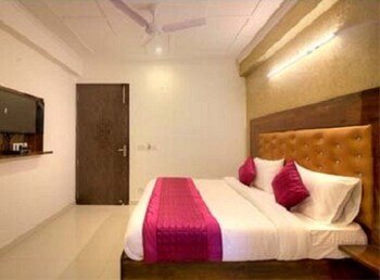 hotel ark avalon plaza delhi airport